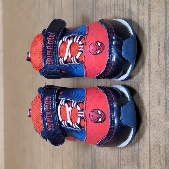 Marvel Spider-Man Light Up Kids Sneakers - Picture 3 of 9